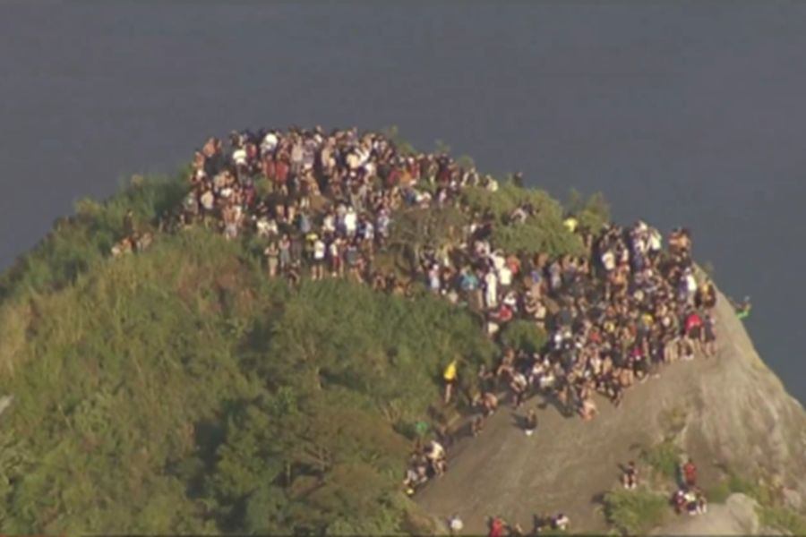 Ρίο ντε Τζανειρο: Tουρίστες εγκλωβίστηκαν σε βουνοκορφή κατά τη διάρκεια αστυνομικής επιχείρησης σε φαβέλα