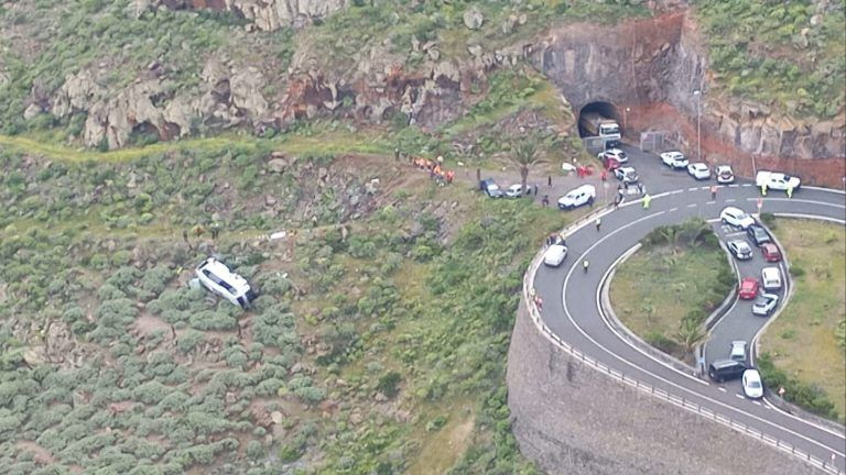Ισπανία: Ένας νεκρός και τρεις τραυματίες από ανατροπή τουριστικού λεωφορείου στα Κανάρια Νησιά