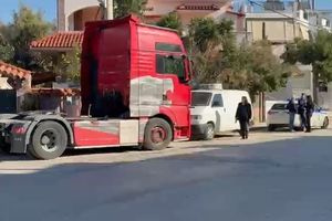 Τραγωδία στο Μενίδι: Νταλίκα παρέσυρε και σκότωσε 65χρονη τη Μεγάλη Τετάρτη