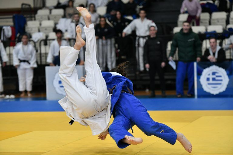 Γνωστός πρωταθλητής του Judo μετέφερε στο πορτ μπακάζ του αυτοκινήτου του 1.150.000 ευρώ σε σακούλες σούπερ μάρκετ