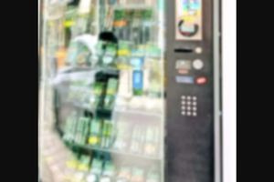 Χειροπέδες σε 47χρονη ιδιοκτήτρια αυτόματου πωλητή: Πουλούσε κάνναβη χωρίς έλεγχο ηλικίας