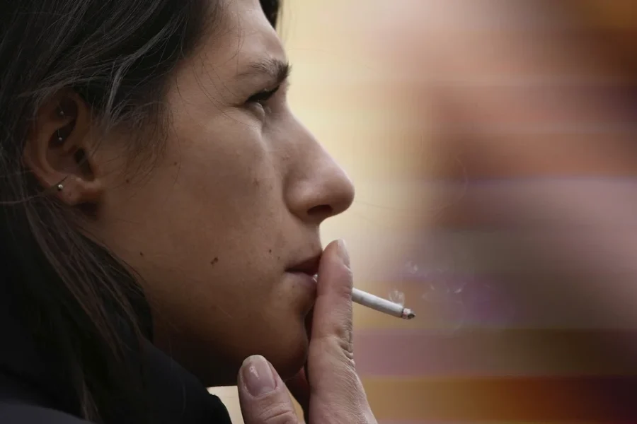 Βρετανία: Όσοι γεννήθηκαν μετά το 2008 δεν θα μπορέσουν ποτέ στη ζωή τους να αγοράσουν τσιγάρα και καπνό