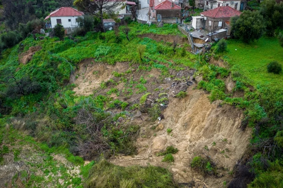 Γιατί αυξάνονται οι κατολισθήσεις: Πώς ο συνδυασμός βροχής και γεωλογίας πυροδοτεί τέτοια φαινόμενα, καθηγητής του ΕΜΠ εξηγεί