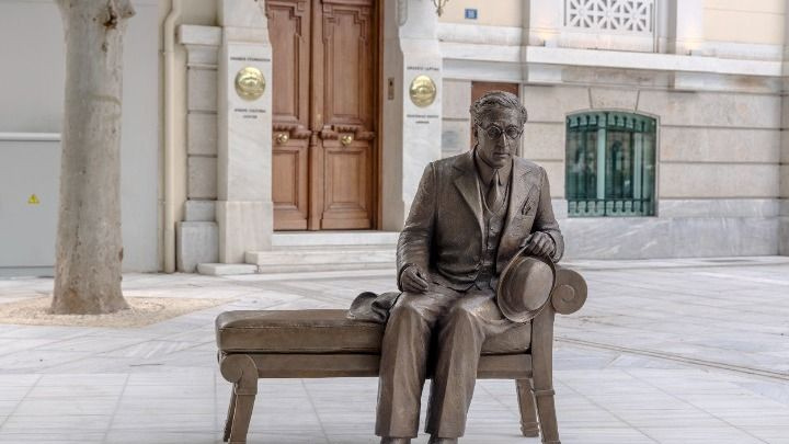 Το Ίδρυμα Ωνάση παρέδωσε στον Δήμο Αθηναίων το γλυπτό του Καβάφη