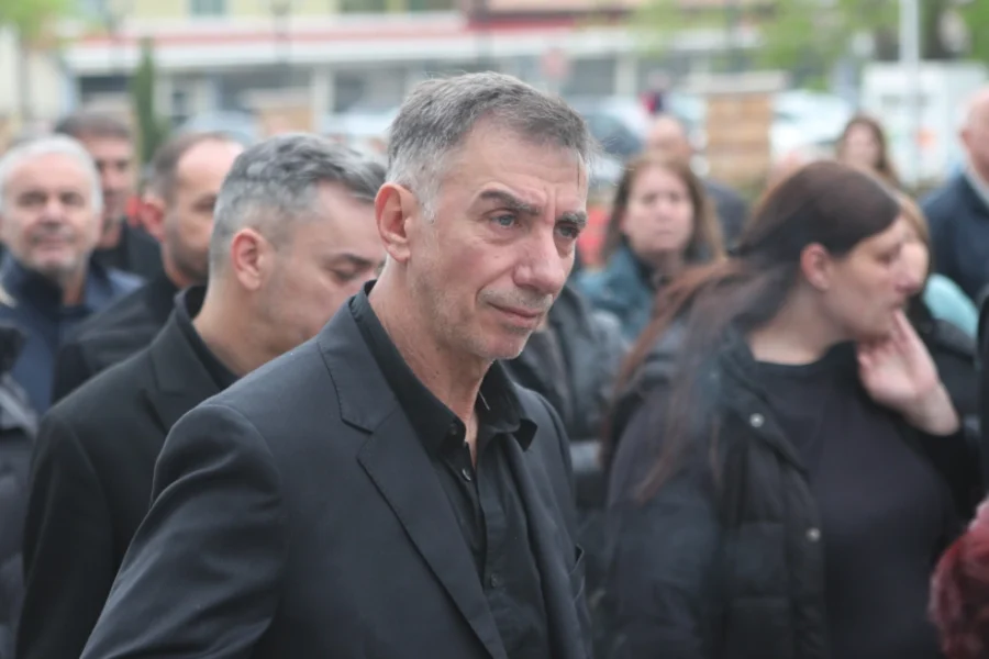 Συγκίνηση στο τελευταίο αντίο για τον Στέφανο Μπορμπόκη