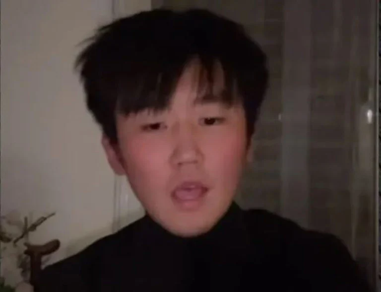 Κινέζος τραγούδησε… Παντελίδη και το αποτέλεσμα είναι απολαυστικό – Το βίντεο στο TikTok