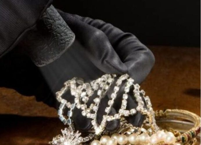 Έκλεψε κοσμήματα 10.000 ευρώ αλλά τον πρόλαβε η Άμεση Δράση