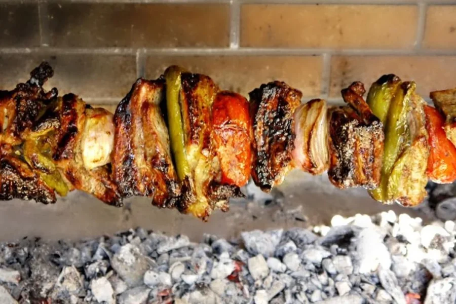 Ούτε μουσακάς, ούτε σουβλάκι: Το ελληνικό φαγητό που λατρεύουν οι τουρίστες και εμείς δεν κοιτάμε ποτέ