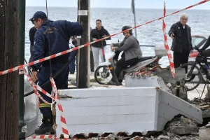 «Δεν έλαβαν μέτρα για να αποκλείσουν τον χώρο», λέει ο δήμαρχος για το μπαλκόνι που κατέρρευσε και σκότωσε 43χρονη στην Κόρινθο