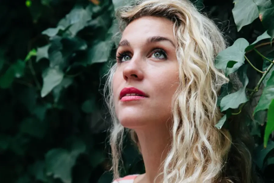 Κωνσταντίνα Κοτζαμάνη: Η Ελληνίδα σκηνοθέτιδα που διεκδικεί βραβείο στο Φεστιβάλ Καννών