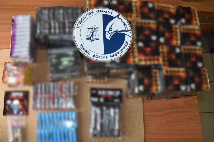 Καλαμάτα: Χειροπέδες σε 20χρονο για πάνω από 2.000 κροτίδες