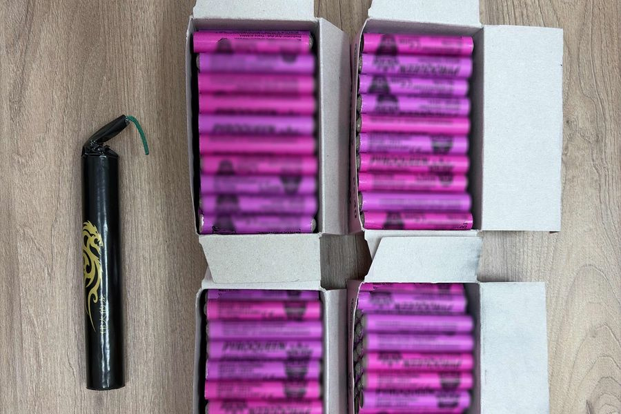 Ρέθυμνο: Συνελήφθη ανήλικος με εκατοντάδες κροτίδες – Χειροπέδες και στη μητέρα