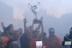 (ΦΩΤΟ, ΒΙΝΤΕΟ) Λεπτό προς λεπτό η πορεία του λεωφορείου με τους ήρωες του ΟΦΗ από τα Καμίνια για να ρίξουν τα “τείχη” του Ηρακλείου! (Συνεχής ενημέρωση)
