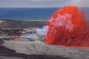 Εντυπωσιακό «σιντριβάνι» λάβας ύψους 190 μέτρων στο ηφαίστειο Κιλαουέα της Χαβάης