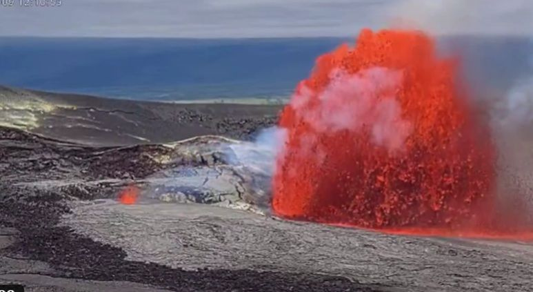 Εντυπωσιακό «σιντριβάνι» λάβας ύψους 190 μέτρων στο ηφαίστειο Κιλαουέα της Χαβάης