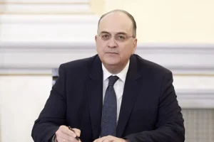«Πόλεμος» Λαζαρίδη – ΠΑΣΟΚ για τα προσόντα του υφυπουργού: «Λειτουργείτε ως ουρά του Πολάκη και του Κασσελάκη», «Ο Μητσοτάκης οφείλει να τον αποπέμψει»