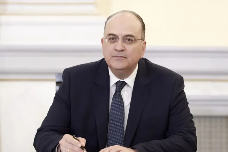 «Πόλεμος» Λαζαρίδη – ΠΑΣΟΚ για τα προσόντα του υφυπουργού: «Λειτουργείτε ως ουρά του Πολάκη και του Κασσελάκη», «Ο Μητσοτάκης οφείλει να τον αποπέμψει»