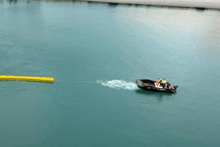 (ΦΩΤΟ) ΟΛΗ: Επιτυχής άσκηση επιχειρησιακής ετοιμότητας για την αντιμετώπιση θαλάσσιας ρύπανσης