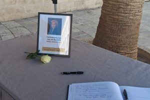 (ΦΩΤΟ) Τελευταίο αντίο στην Λουίζα Καλοκαιρινού