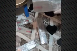 Συνελήφθη από το ελληνικό FBI 34χρονος στον Πειραιά με 8,8 κιλά ηρωίνης, έκανε την διακίνηση με ταξί