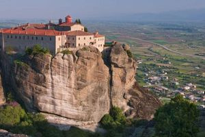 Νεκρή η γυναίκα που έπεσε από το βράχο της μονής του Αγίου Στεφάνου στα Μετέωρα