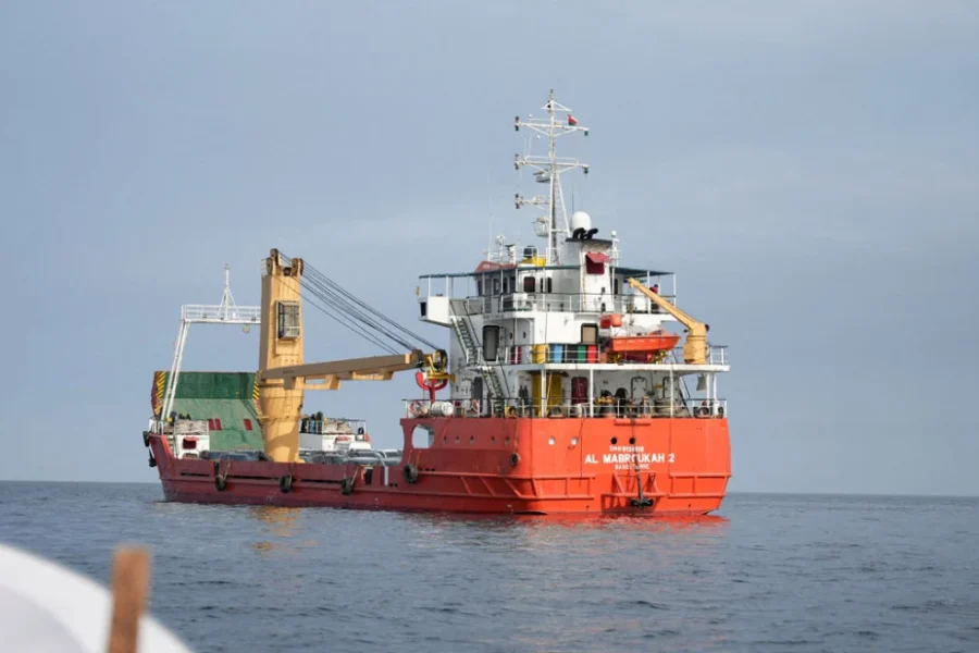 Σταδιακή επανεκκίνηση στη ναυσιπλοΐα στα Στενά του Ορμούζ με φόντο εύθραυστη εκεχειρία