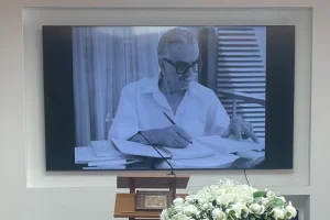 Στο Αποτεφρωτήριο Ριτσώνας το «ύστατο χαίρε» στον σπουδαίο ηθοποιό Στέφανο Ληναίο με τραγούδια Χατζιδάκι, Θεοδωράκη, Λοΐζου