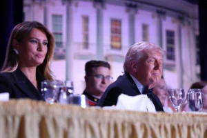 Οι πρώτες λέξεις που είπε η Μελάνια στον Τραμπ δευτερόλεπτα μετά τους πυροβολισμούς, δείτε βίντεο