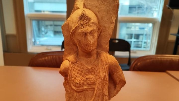 Λίνα Μενδώνη: Μια ακόμη ιστορία νόστου, πέντε αρχαιότητες επιστρέφουν από το Σικάγο στην Ελλάδα