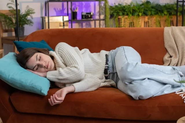 Σε ποια ηλικία ο μεσημεριανός ύπνος προμηνύει «κακά μαντάτα» για την υγεία