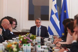 Οι εισηγήσεις που δέχεται ο Κυριάκος για το χρόνο των εκλογών και τι θα βαρύνει στην απόφαση του! Τα «γαλάζια» εργαλεία, η «πράσινη» εκστρατεία στην Αττική και που βλέπει τα ποσοστά της η ΕΛΑΣ το επόμενο διάστημα…