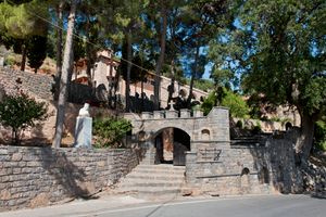 Πανηγυρίζει την Κυριακή ο Ιερός Ναός των Αγίων Ενδόξων Μυροφόρων Γυναικών στην Ιερά Μονή Κρεμαστών