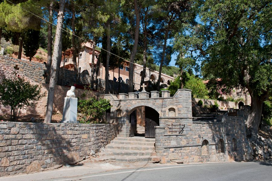 Πανηγυρίζει την Κυριακή ο Ιερός Ναός των Αγίων Ενδόξων Μυροφόρων Γυναικών στην Ιερά Μονή Κρεμαστών