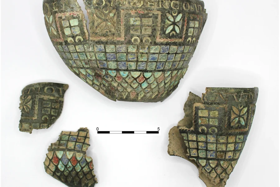 Ανακαλύφθηκε σπάνιο κύπελλο 2.000 ετών με το Τείχος του Αδριανού — Ένα από τα πέντε μόνο γνωστά