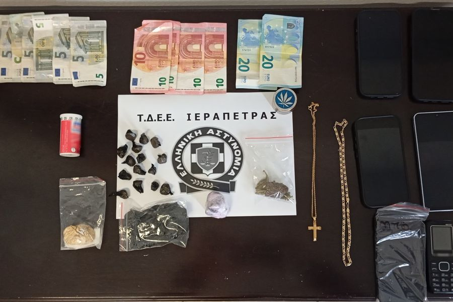 «Μίνι μάρκετ» ναρκωτικών στην κατοχή πέντε νεαρών