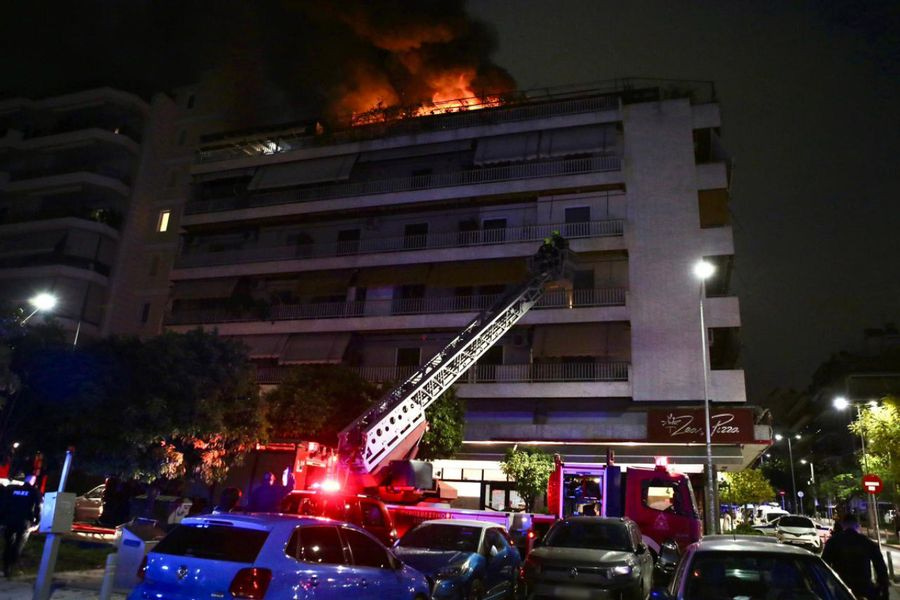 Μία γυναίκα έχασε τη ζωή της από τη φωτιά που ξέσπασε σε διαμέρισμα στη Νέα Σμύρνη