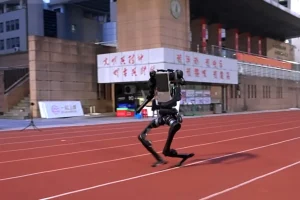 Ανθρωποειδές ρομπότ στην Κίνα απειλεί να σπάσει το ρεκόρ του Γιουσέιν Μπολτ μέχρι τα μέσα του 2026