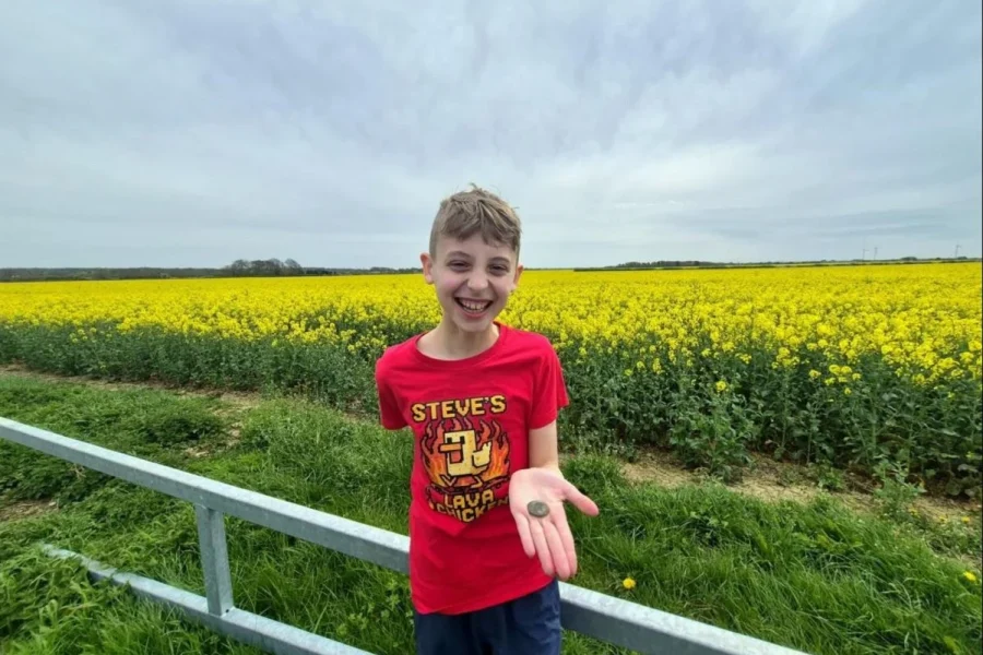 Μαθητής ανακάλυψε ρωμαϊκό θησαυρό όταν έκανε βόλτα με τον σκύλο του