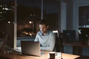 Πρωινοί τύποι ή «νυχτοπούλια»; Ποιοι είναι πιο επιρρεπείς σε άγχος και κατάθλιψη