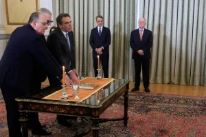Ορκίζονται τα νέα μέλη της κυβέρνησης, δείτε live από το Προεδρικό Μέγαρο
