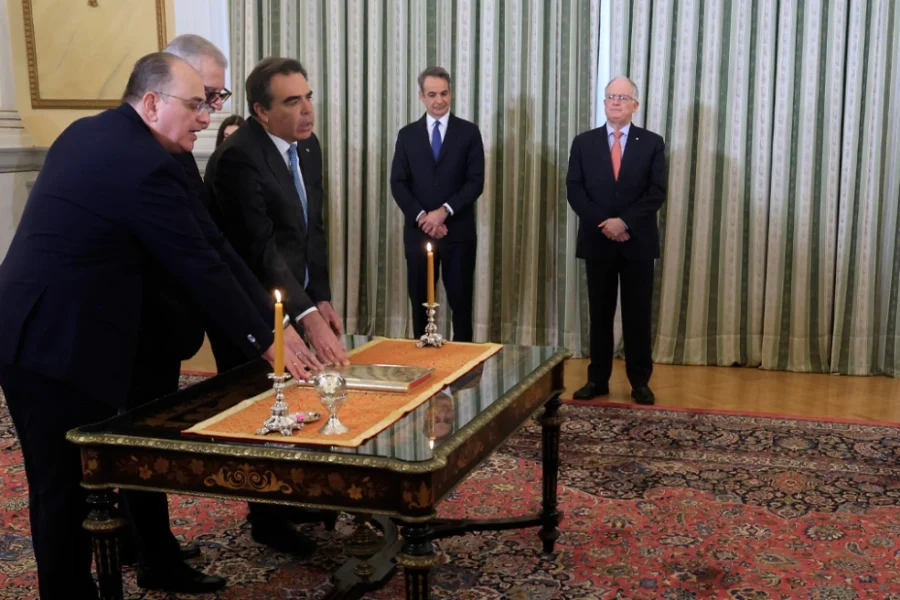 Ορκίζονται τα νέα μέλη της κυβέρνησης, δείτε live από το Προεδρικό Μέγαρο