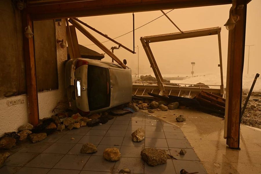 (ΦΩΤΟ) Χανιά: “Να θωρακιστεί άμεσα η παραλιακή οδός της Παλαιόχωρας” – Επιστολή Περράκη μετά τις ζημιές από την κακοκαιρία