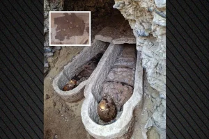 Το στομάχι της αιγυπτιακής μούμιας έκρυβε αντίγραφο της Ιλιάδας – Εμειναν άφωνοι οι αρχαιολόγοι