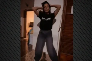 Η Κατερίνα Παπουτσάκη χόρεψε ξέφρενα το «Ξέρω τι ζητάω» των Hi-5, δείτε βίντεο