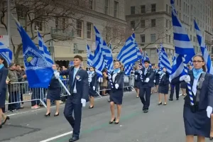 (ΒΙΝΤΕΟ) Νέα Υόρκη: Στα γαλανόλευκα η 5η λεωφόρος του Μανχάταν στην παρέλαση για την 25η Μαρτίου
