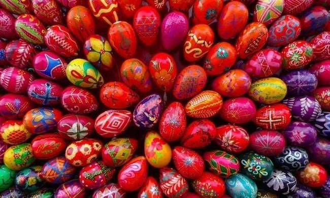 Τι ισχύει για τις αργίες του Πάσχα: Οδηγός για ωράριο και αμοιβές εργαζομένων