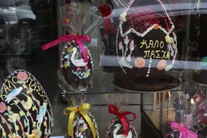 Πρεμιέρα για το… εορταστικό ωράριο – Ανοιχτά σήμερα τα καταστήματα