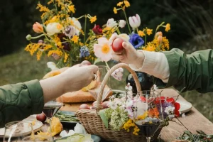 Οδηγίες ΕΦΕΤ για το πασχαλινό τραπέζι: Τι να προσέξετε σε κρέας, αυγά και αποθήκευση τροφίμων