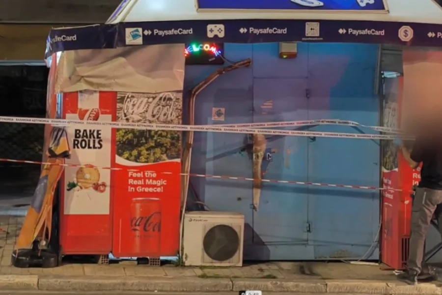 Μαχαίρωσαν περιπτερά για να τον ληστέψουν στα Εξάρχεια