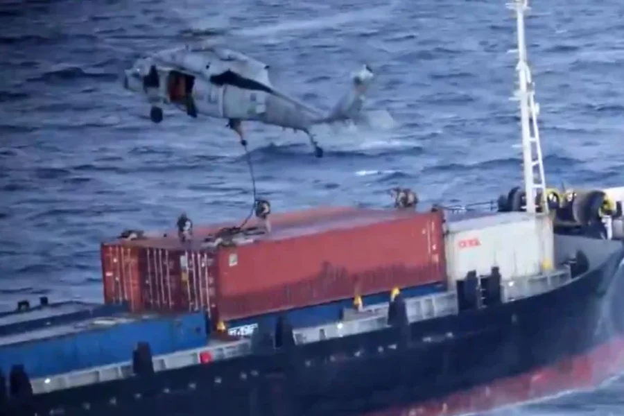 Νέο ρεσάλτο Αμερικανών πεζοναυτών σε εμπορικό πλοίο μεταφοράς κοντέινερ στην Αραβική Θάλασσα